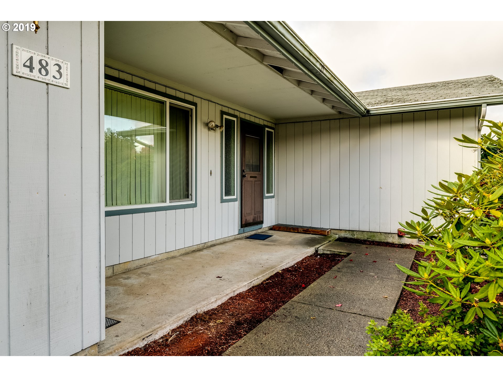 483 Springdale Avenue Springfield, OR 97477 - Photo 6 of 32