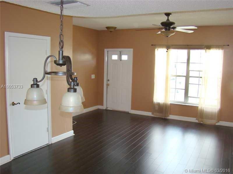 59 Simonton Circle, Unit 59 Weston, FL 33326 - Photo 3 of 9
