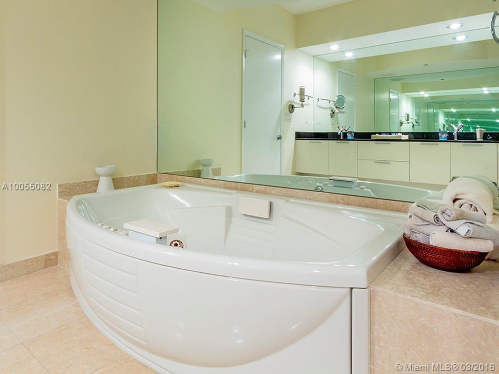 400 Alton Road, Unit 910 Miami Beach, FL 33139 - Photo 14 of 18