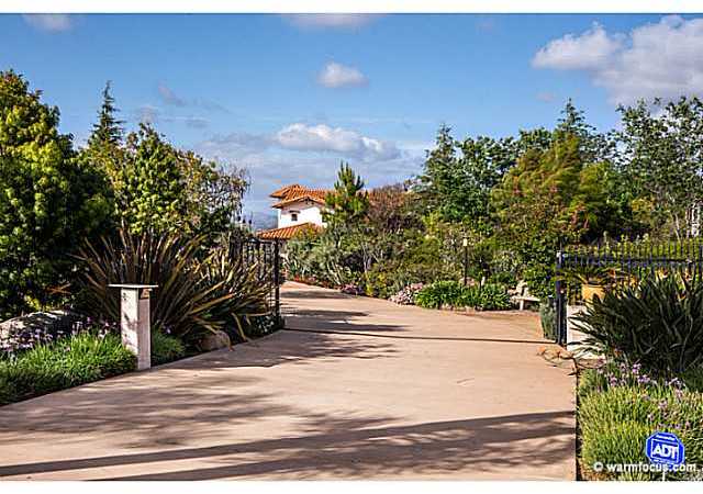 30643 Vía Maria Elena Bonsall, CA 92003 - Photo 2 of 25