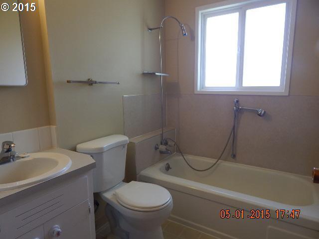 1300 Rainier Road Woodburn, OR 97071 - Photo 6 of 8 Gallery Image 6