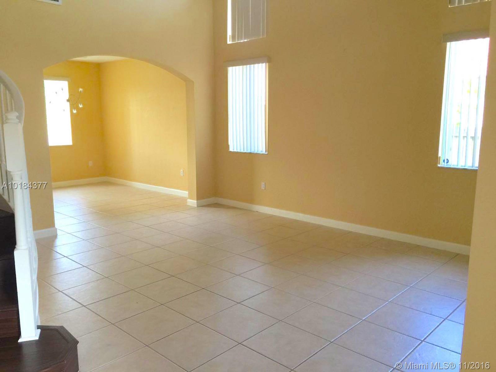 22012 Southwest 95th Place Cutler Bay, FL 33190 - Photo 4 of 16