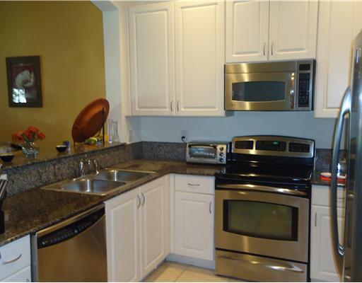 2409 Southwest 99th Way Miramar, FL 33025 - Photo 4 of 10