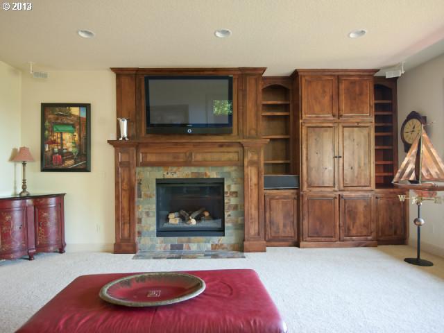 923 Southwest Rivington Drive Portland, OR 97201 - Photo 5 of 16 Gallery Image 5