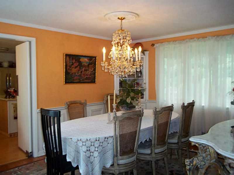 2289 Elmhill Road Churchill, PA 15221 - Photo 8 of 22 Gallery Image 8