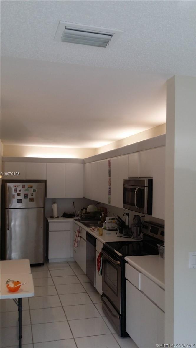 543 Racquet Club Road, Unit 33 Weston, FL 33326 - Photo 7 of 12 Gallery Image 7