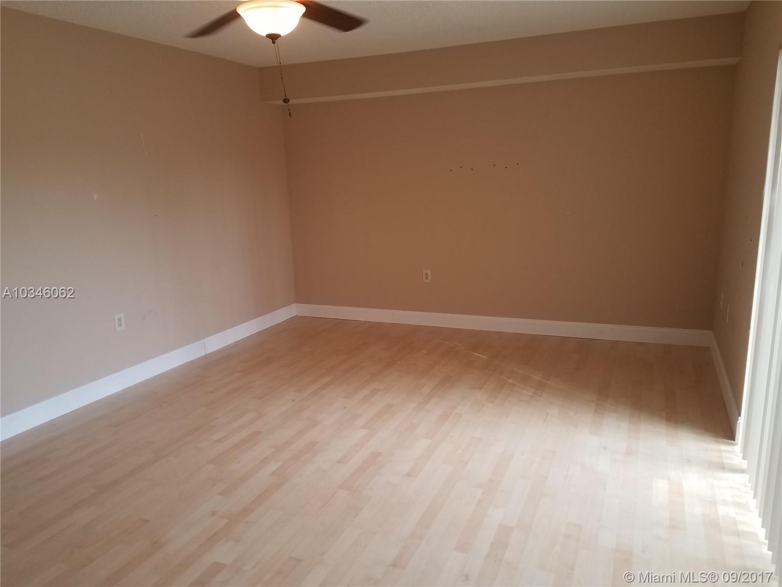 814 Blue Ridge Circle, Unit 814 West Palm Beach, FL 33409 - Photo 3 of 8