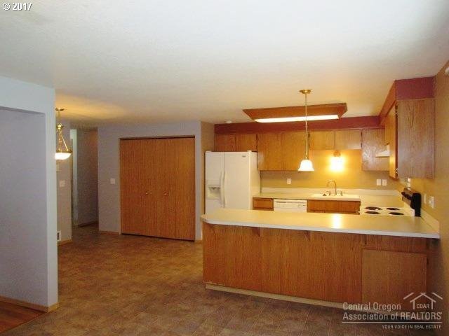 59911 Navajo Road Bend, OR 97702 - Photo 5 of 20 Gallery Image 5