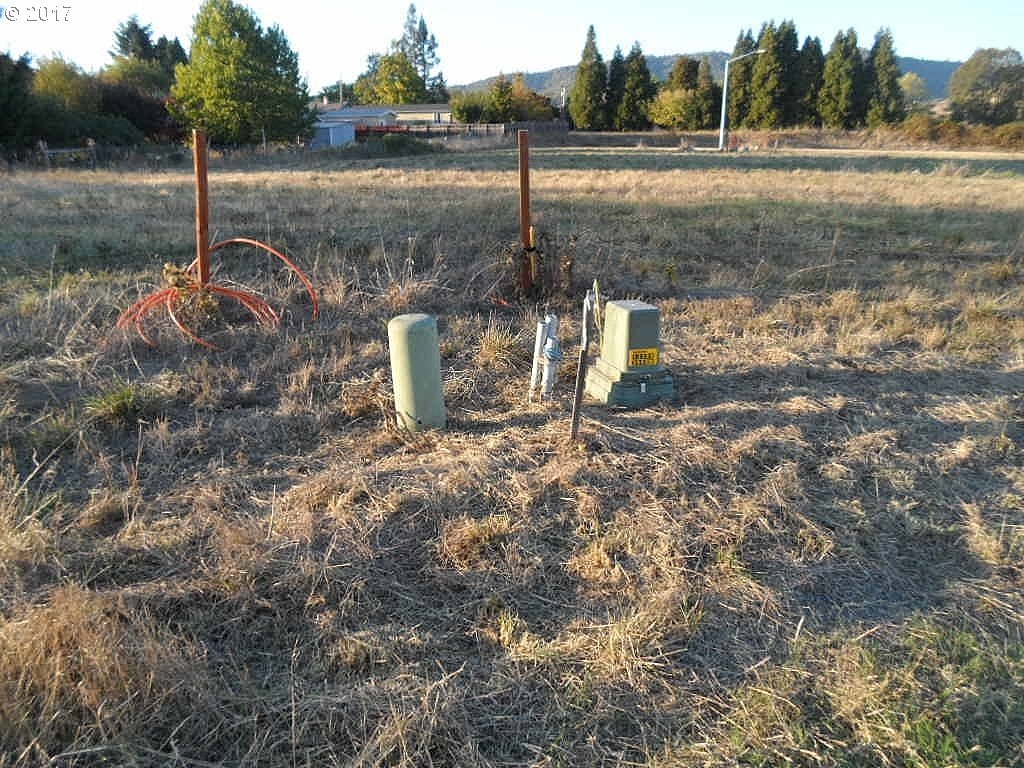 103 Streamside Lane, Unit 24 Winston, OR 97496 - Photo 4 of 8 Gallery Image 4