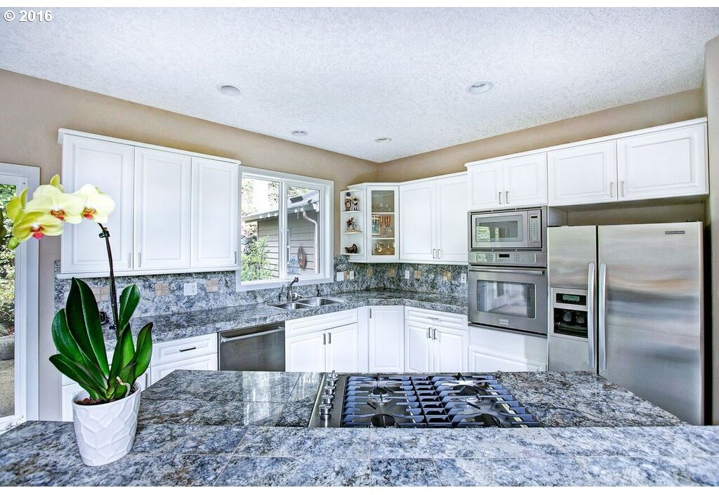10737 Southwest Lancaster Road Portland, OR 97219 - Photo 17 of 32 Gallery Image 17