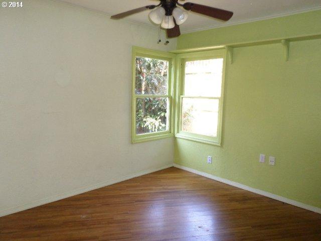 1385 Southwest Taylors Ferry Road Portland, OR 97219 - Photo 6 of 15 Gallery Image 6
