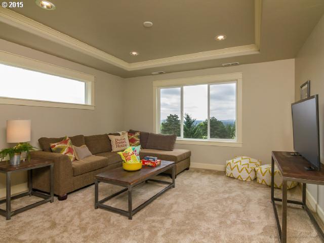 12447 Southwest Lesser Road Portland, OR 97219 - Photo 9 of 16 Gallery Image 9