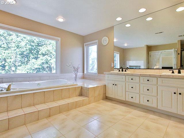 8578 Southwest Ravine Drive Beaverton, OR 97007 - Photo 8 of 12 Gallery Image 8