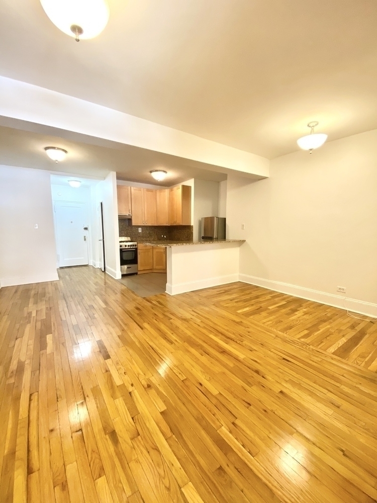 163 West 17th Street, Unit 2B Manhattan, NY 10011 - Photo 3 of 10