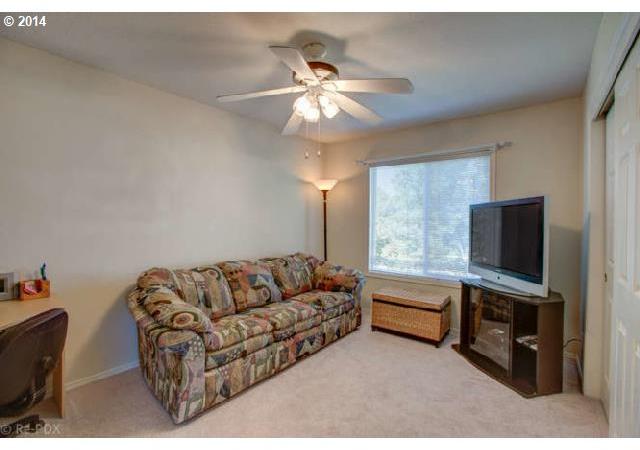10285 Southwest Kent Court Tigard, OR 97224 - Photo 12 of 16 Gallery Image 12
