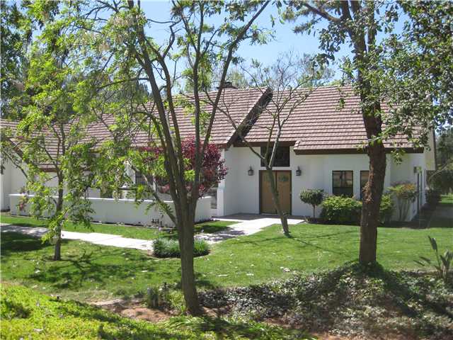 14102 Kelowna Road Valley Center, CA 92082 - Photo 2 of 25