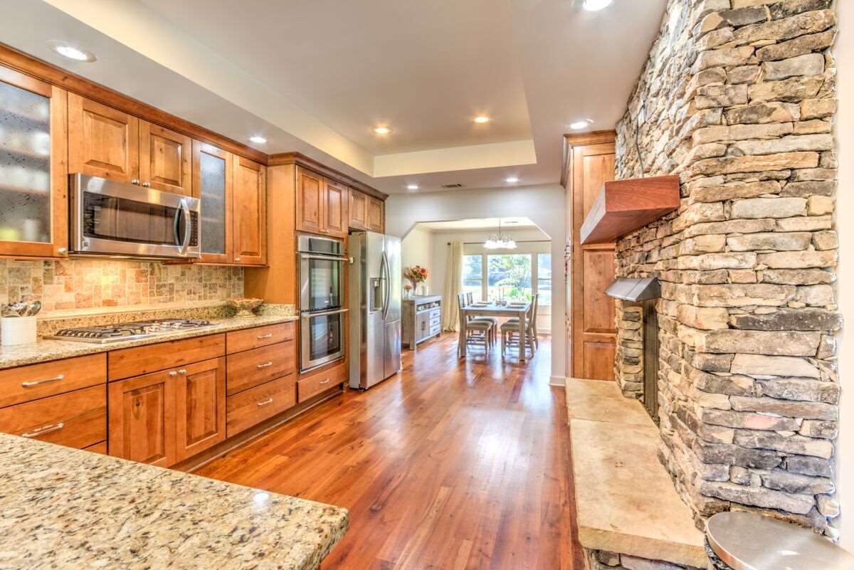 5180 Cole Road Memphis, TN 38117 - Photo 1 of 25