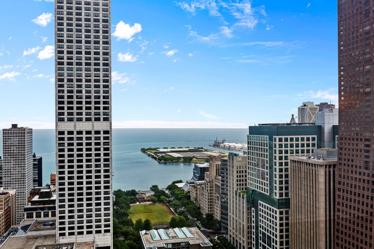 111 E Chestnut St, Chicago, IL 60611 - Photo 12 of 16