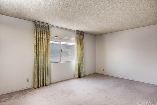 2101 2nd Street, Unit 203 Long Beach, CA 90803 - Photo 13 of 22 Master bedroom