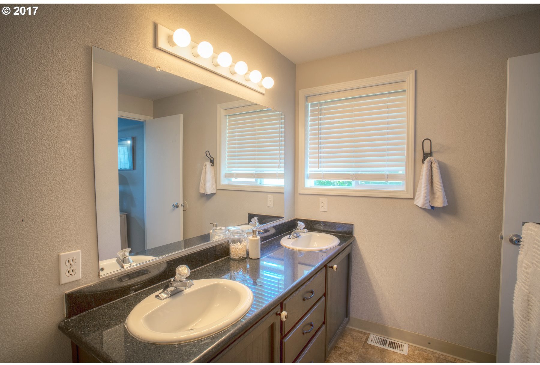 7537 Southwest View Point Terrace Portland, OR 97219 - Photo 15 of 16