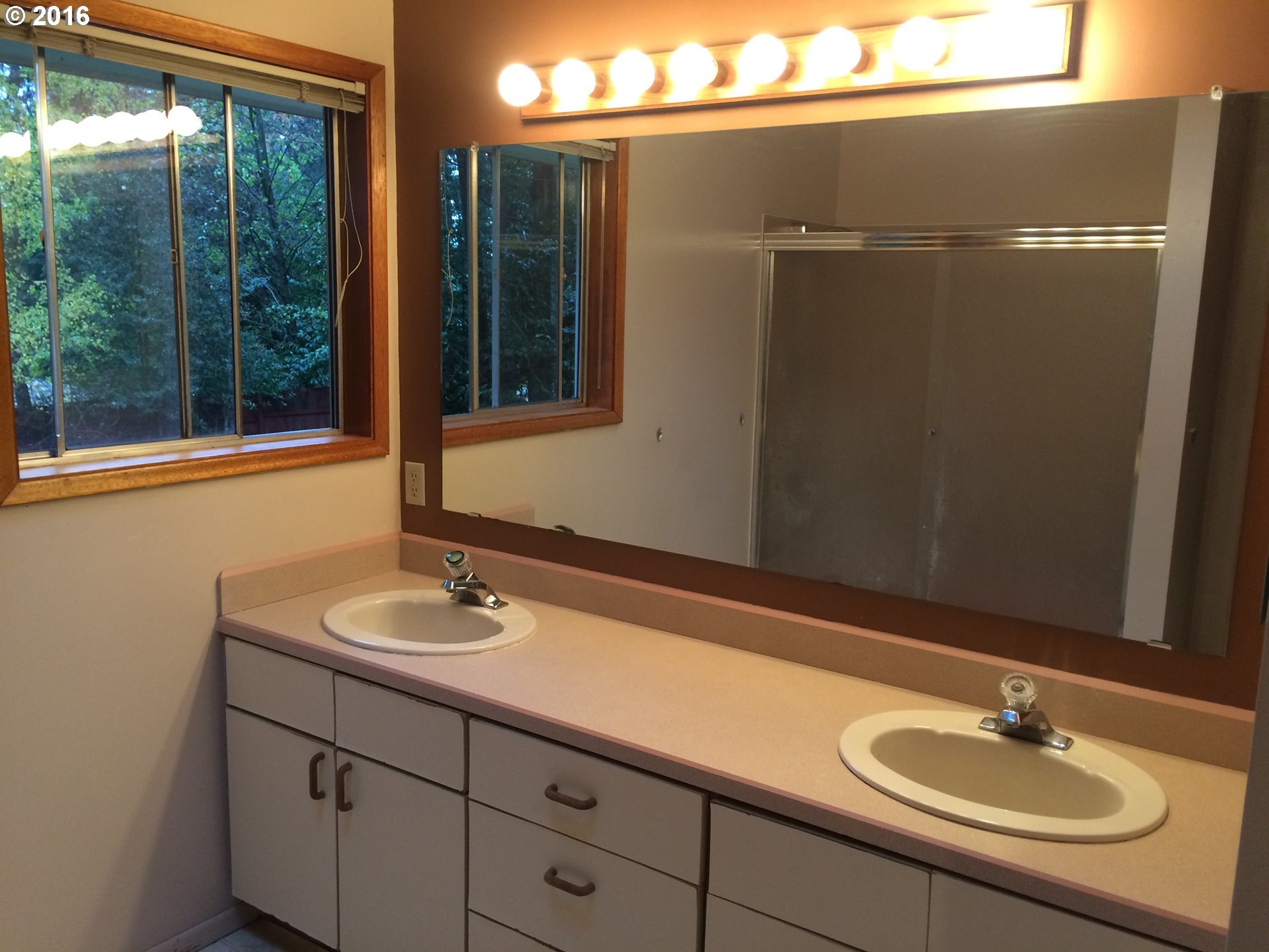 4311 Southwest Freeman Street Portland, OR 97219 - Photo 8 of 26 Gallery Image 8