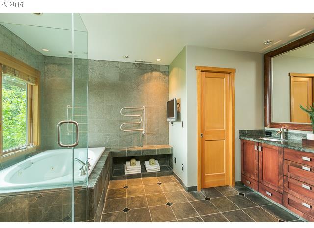 877 Southwest Summit View Drive Portland, OR 97225 - Photo 14 of 16 Gallery Image 14