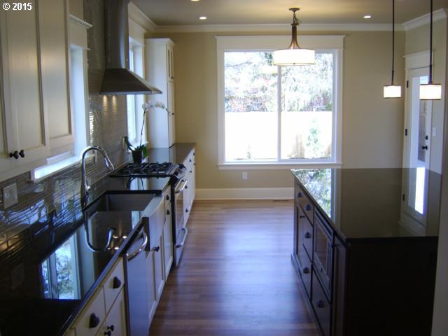 3515 Southwest Custer Street Portland, OR 97219 - Photo 13 of 16 Gallery Image 13