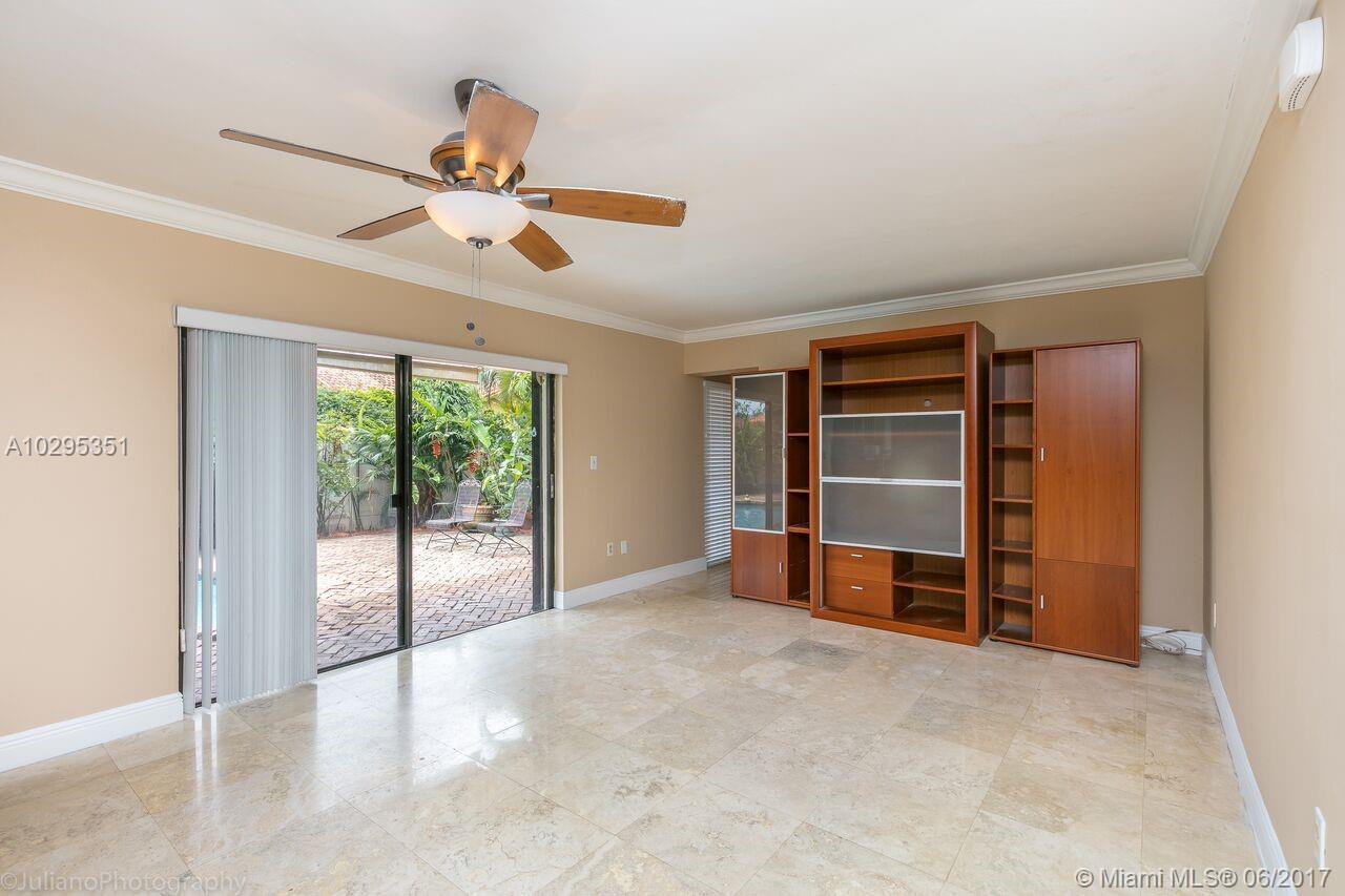 35 Southwest 136th Court Miami, FL 33184 - Photo 13 of 36