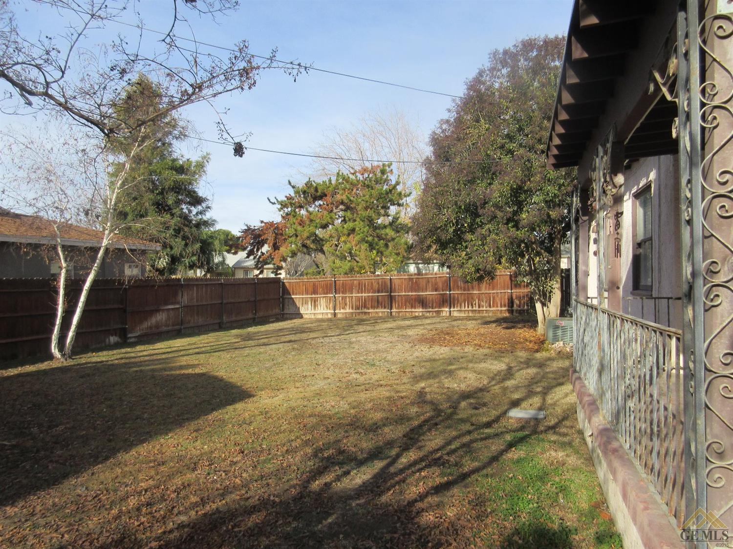 1627 Locust Ravine Bakersfield, CA 93306 - Photo 27 of 29 Gallery Image 27