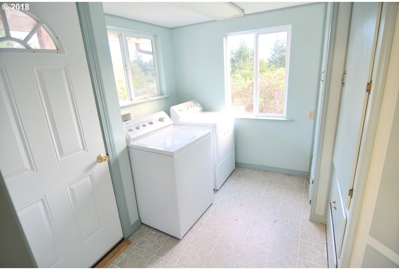 57490 Crest Acres Road Coquille, OR 97423 - Photo 8 of 23 Gallery Image 8