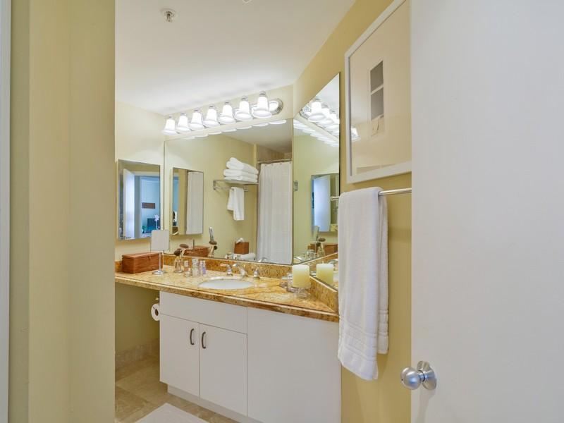 701 Brickell Key Boulevard, Unit 1402 Miami, FL 33131 - Photo 9 of 20