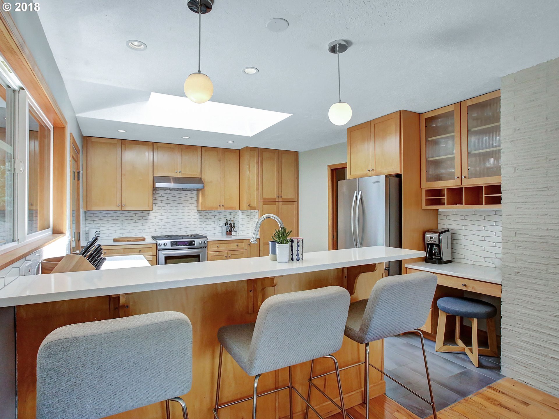 5505 Southwest Dover Loop Portland, OR 97225 - Photo 9 of 31 Gallery Image 9