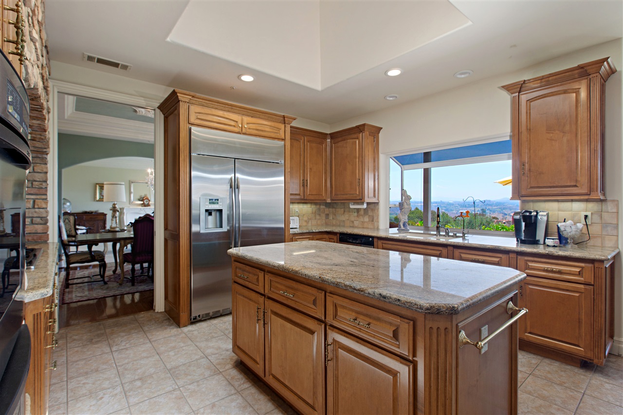24 Rollingview Lane Fallbrook, CA 92028 - Photo 8 of 18