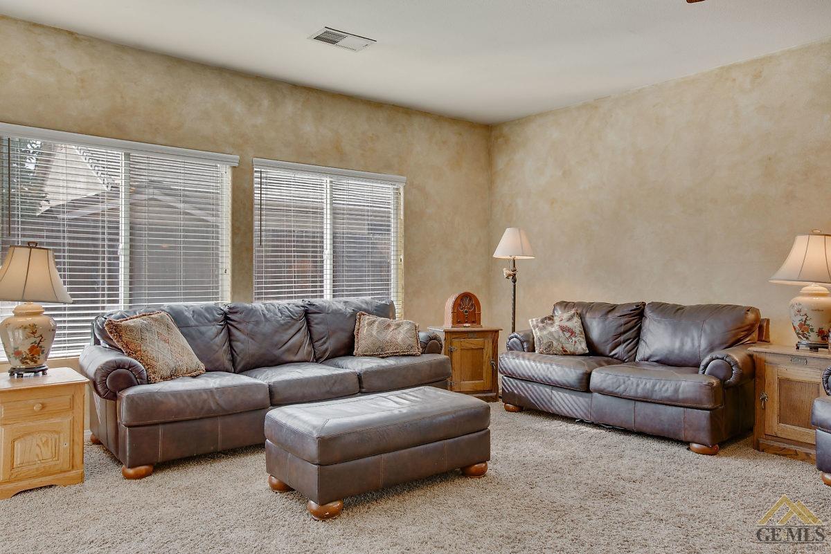 3601 Campfire Drive Bakersfield, CA 93312 - Photo 22 of 40