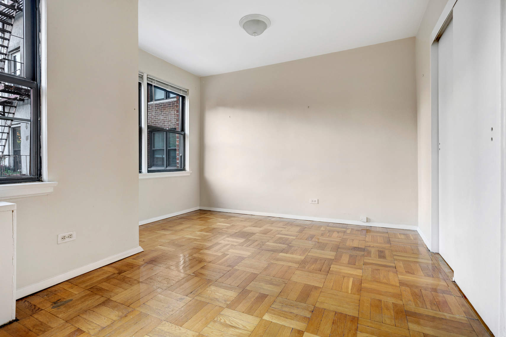 460 East 79th Street, Unit 4D Manhattan, NY 10075 - Photo 4 of 11