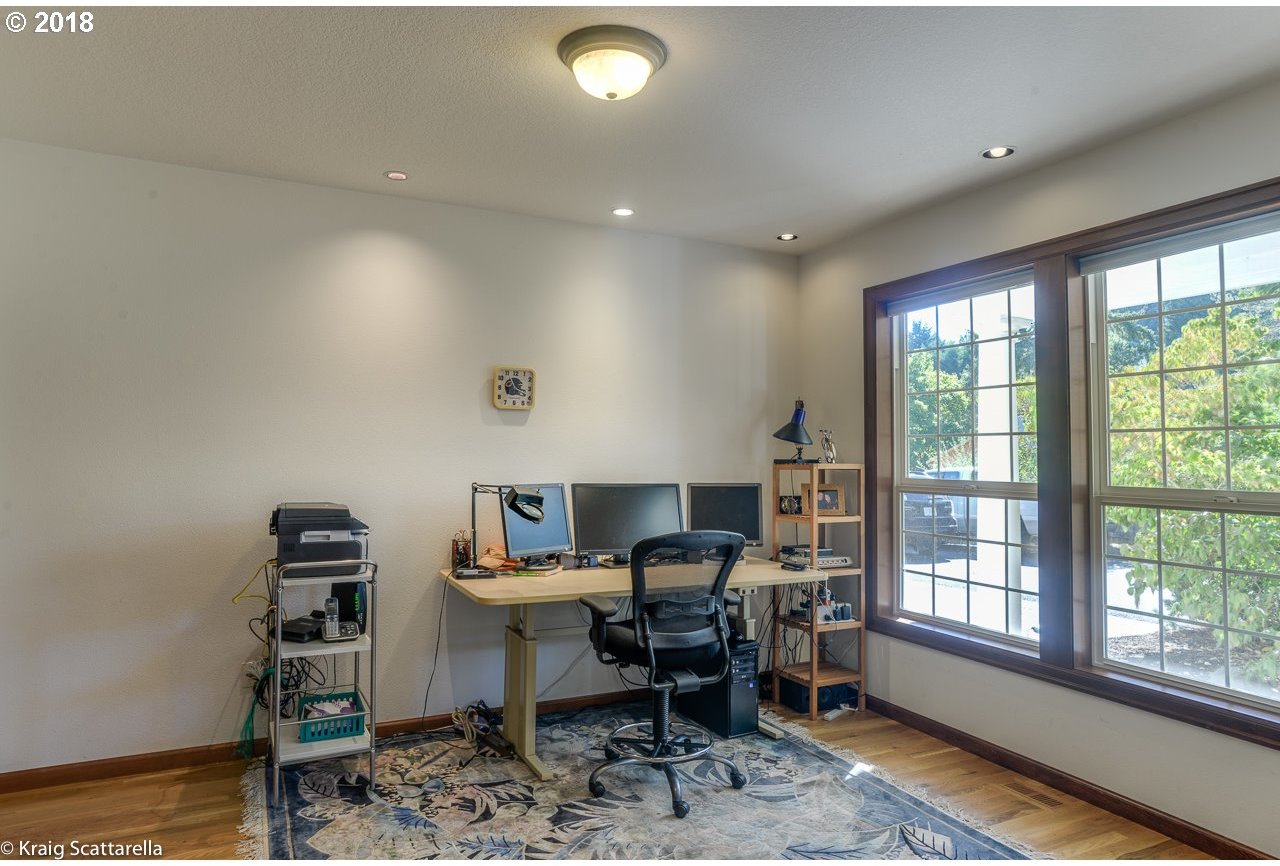 3123 Southwest Huber Street Portland, OR 97219 - Photo 6 of 23