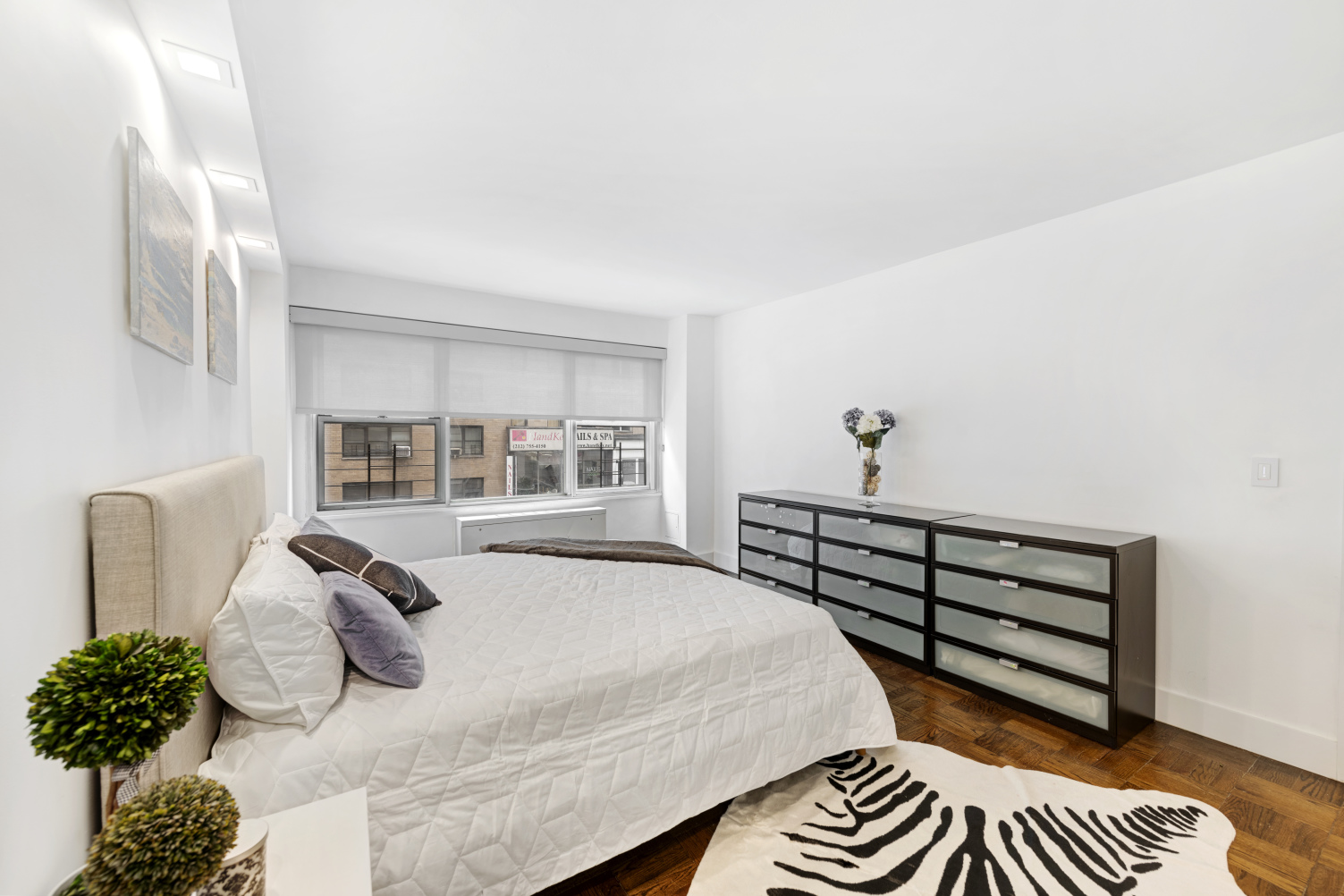 136 East 56th Street, Unit 3J Manhattan, NY 10022 - Photo 7 of 14