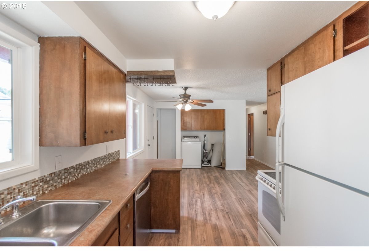 1275 Grove Street Lebanon, OR 97355 - Photo 11 of 32 Gallery Image 11