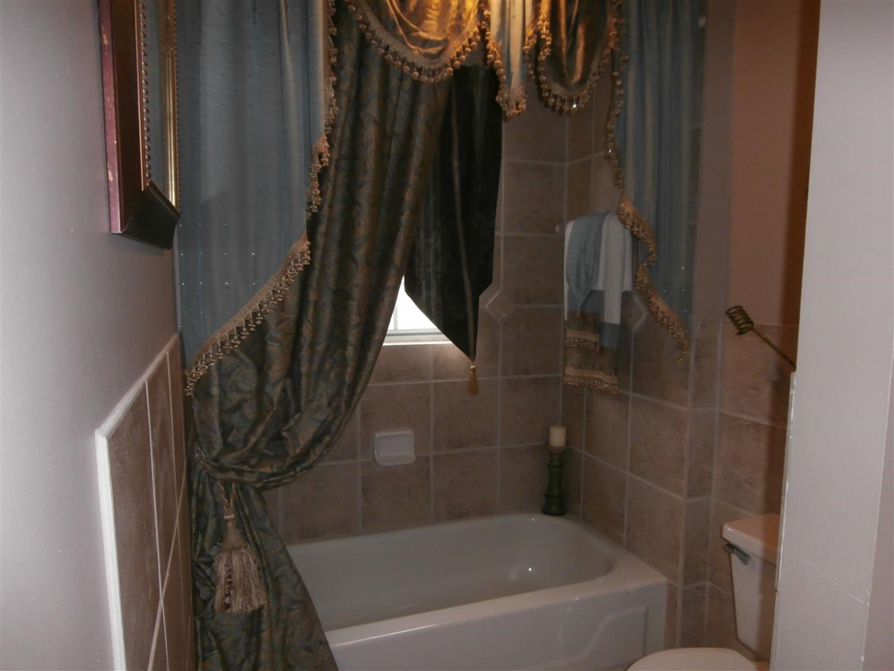 8474 Dulwich Road Memphis, TN 38016 - Photo 16 of 24 Seller had custom draperies and shower curtains made for all baths.