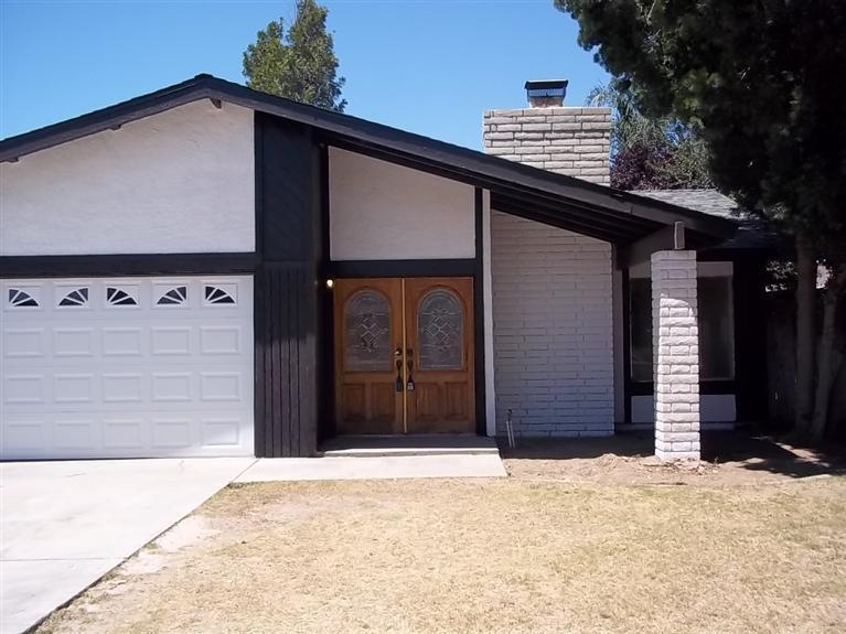 4404 Thatch Avenue Bakersfield, CA 93313 - Photo 2 of 20