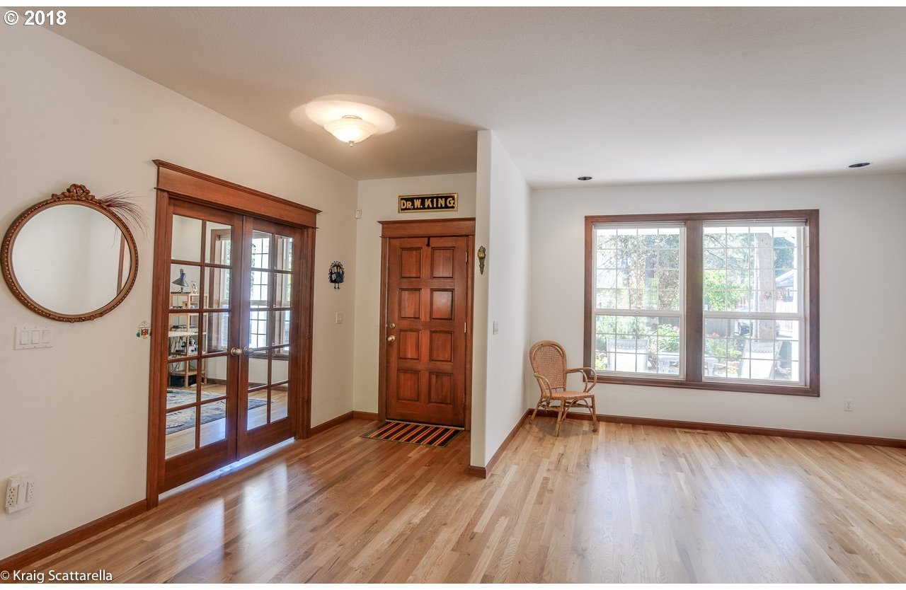 3123 Southwest Huber Street Portland, OR 97219 - Photo 21 of 23