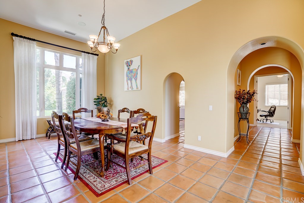 5320 Lochmoor Drive Riverside, CA 92507 - Photo 7 of 43