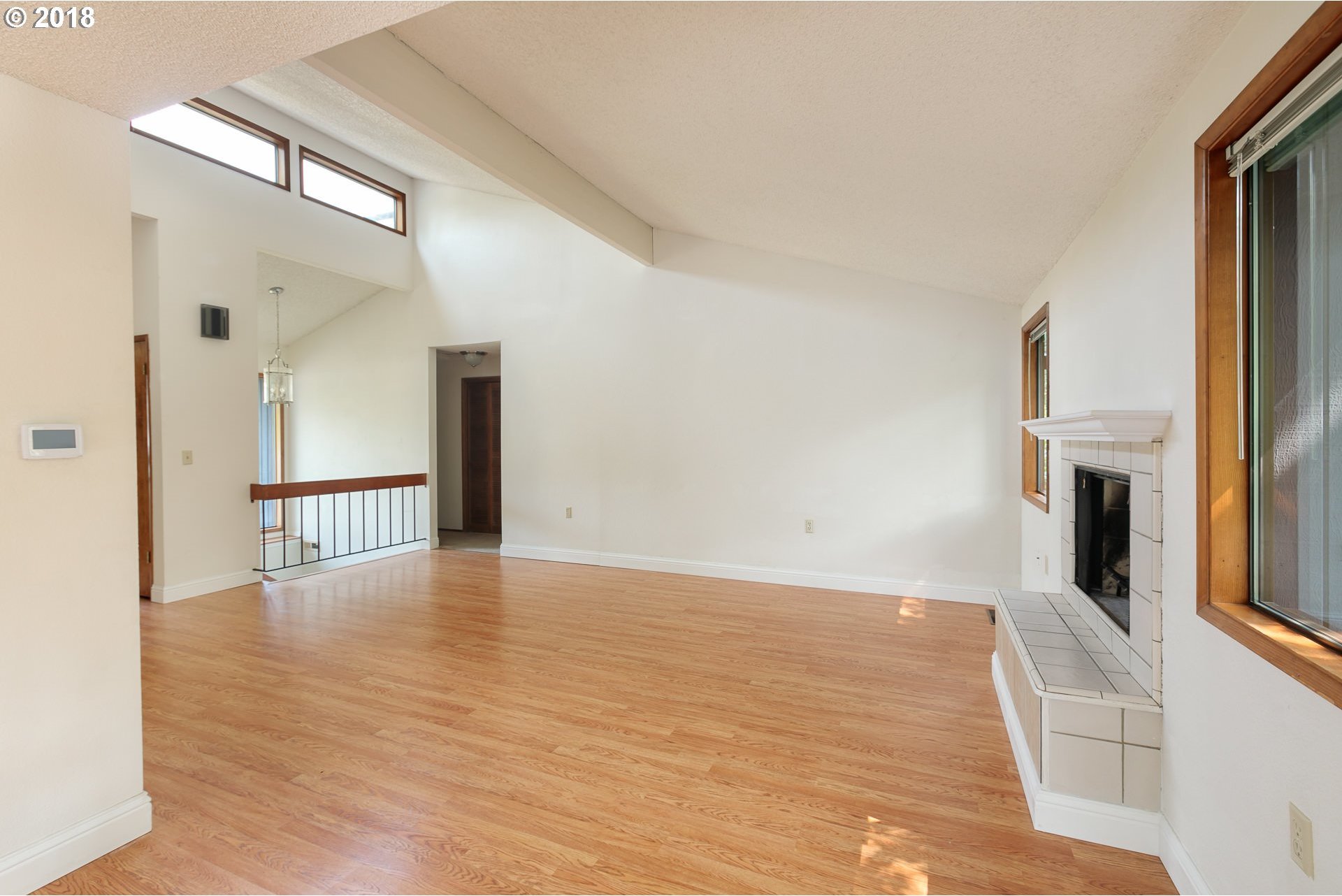 2818 Southwest Ridge Drive Portland, OR 97219 - Photo 4 of 25 Gallery Image 4