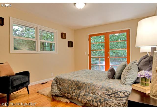 9232 Southwest 44th Avenue Portland, OR 97219 - Photo 7 of 13 Gallery Image 7