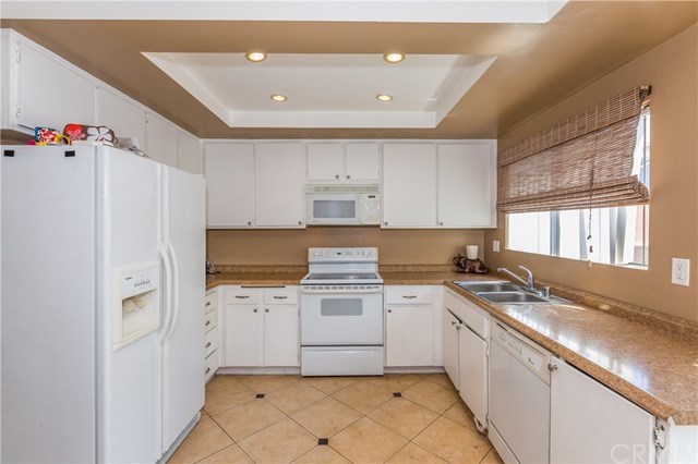 3414 Del Este Way Oceanside, CA 92056 - Photo 8 of 23