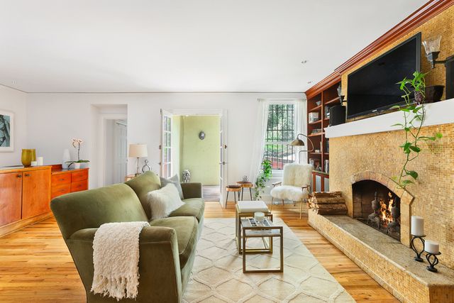 $1,750,000 | 426 West 23rd Street, Unit 1R | Chelsea