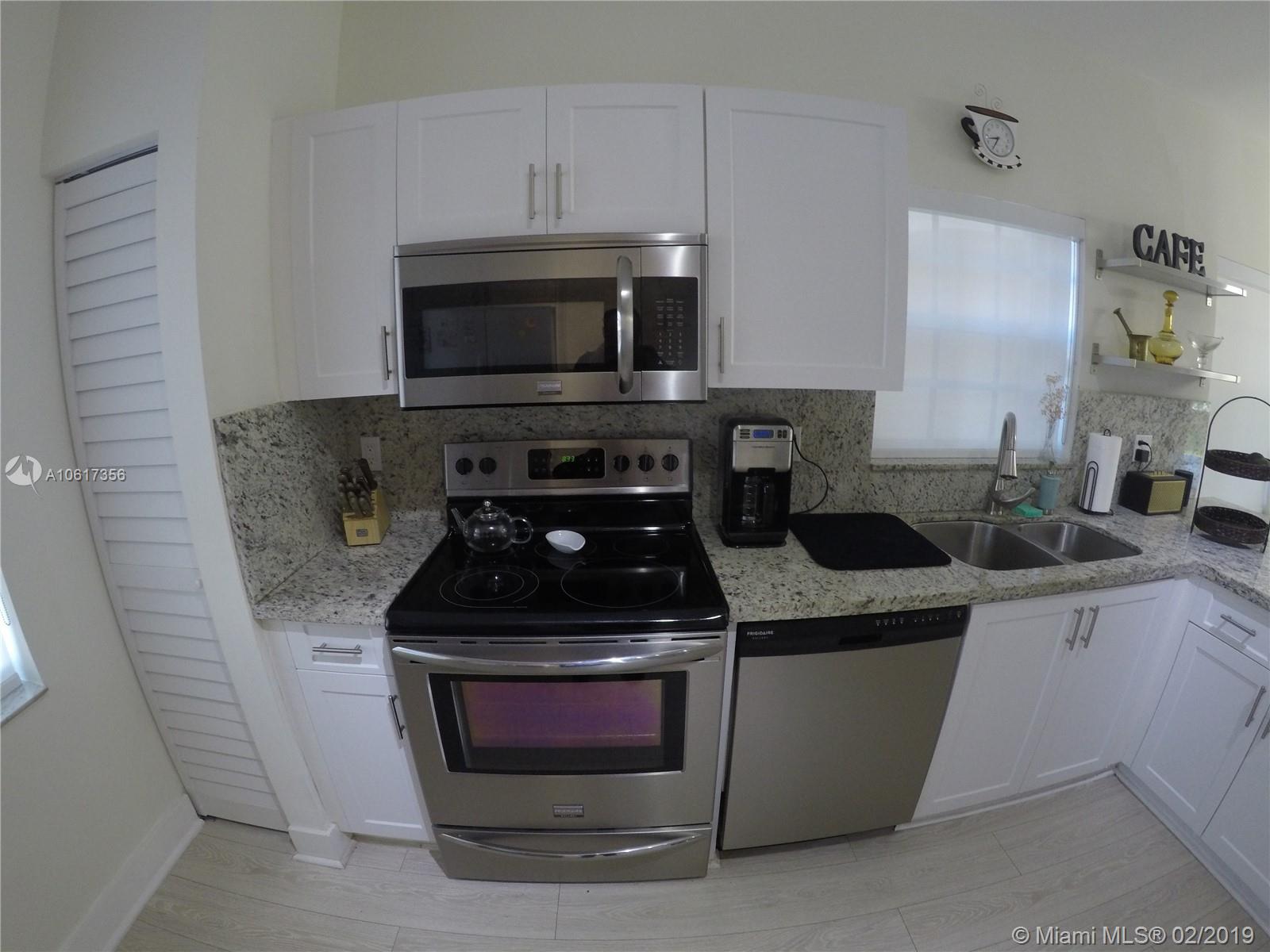 811 Southwest 178th Way Pembroke Pines, FL 33029 - Photo 18 of 51