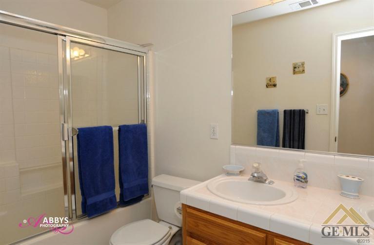 3146 Berkshire Road Bakersfield, CA 93313 - Photo 10 of 15