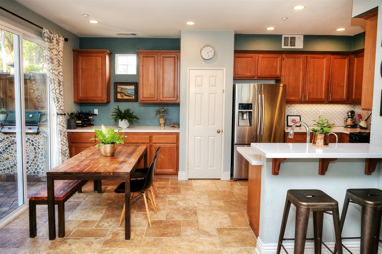 404 Swamis Lane Encinitas, CA 92024 - Photo 8 of 25 Gallery Image 8