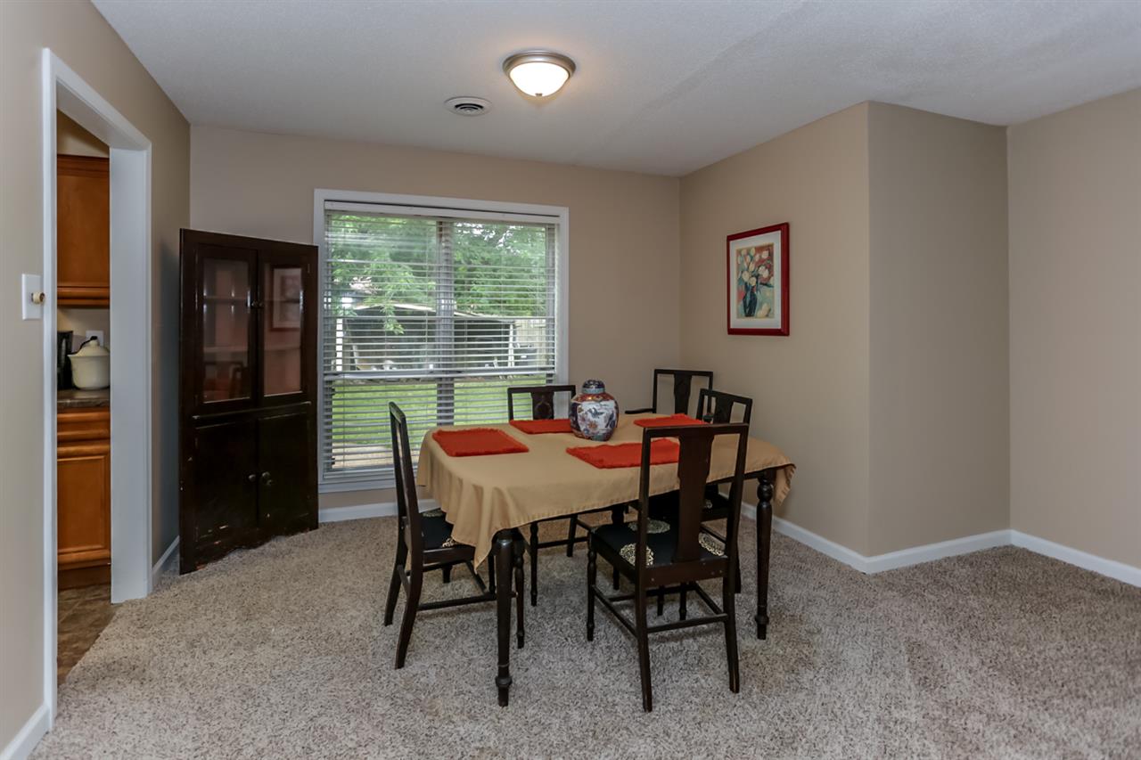 6539 Honeybrook Road Memphis, TN 38134 - Photo 9 of 25 Host the finest dinner parties in this great dining room.